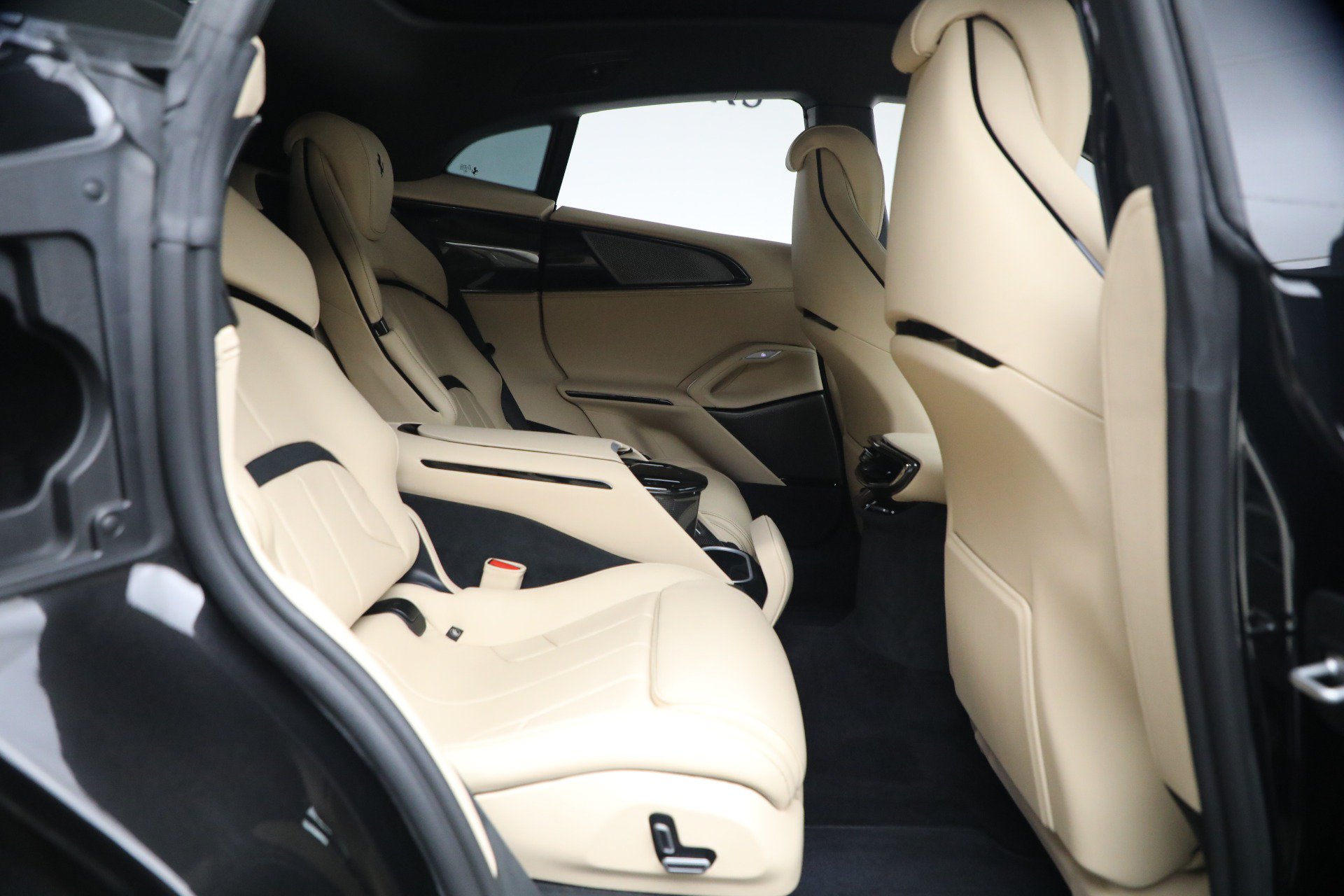 Certified 2024 Ferrari Purosangue AWD/4WD image 23
