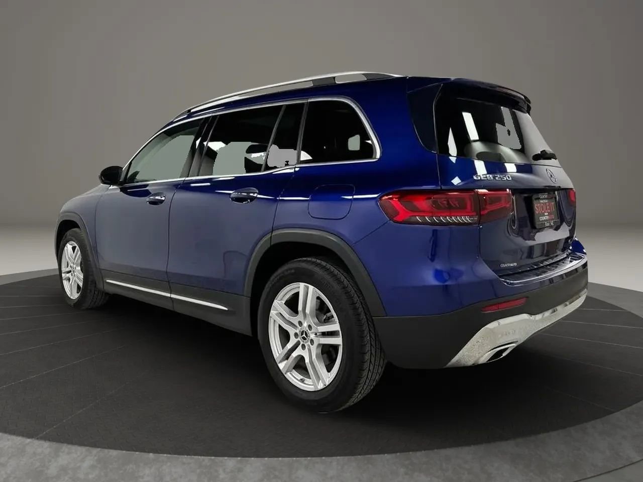 Used 2022 Mercedes-Benz GLB 250 4MATIC w/ Premium Package Lite image 3