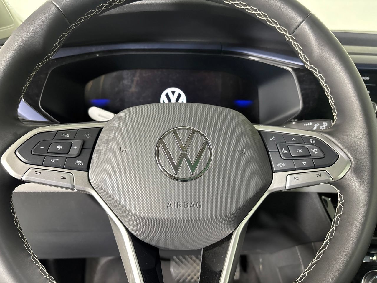 Used 2024 Volkswagen Taos SE w/ Panoramic Sunroof Package AWD/4WD image 16