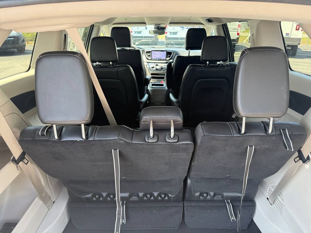 Certified 2024 Chrysler Pacifica Touring-L FWD image 27