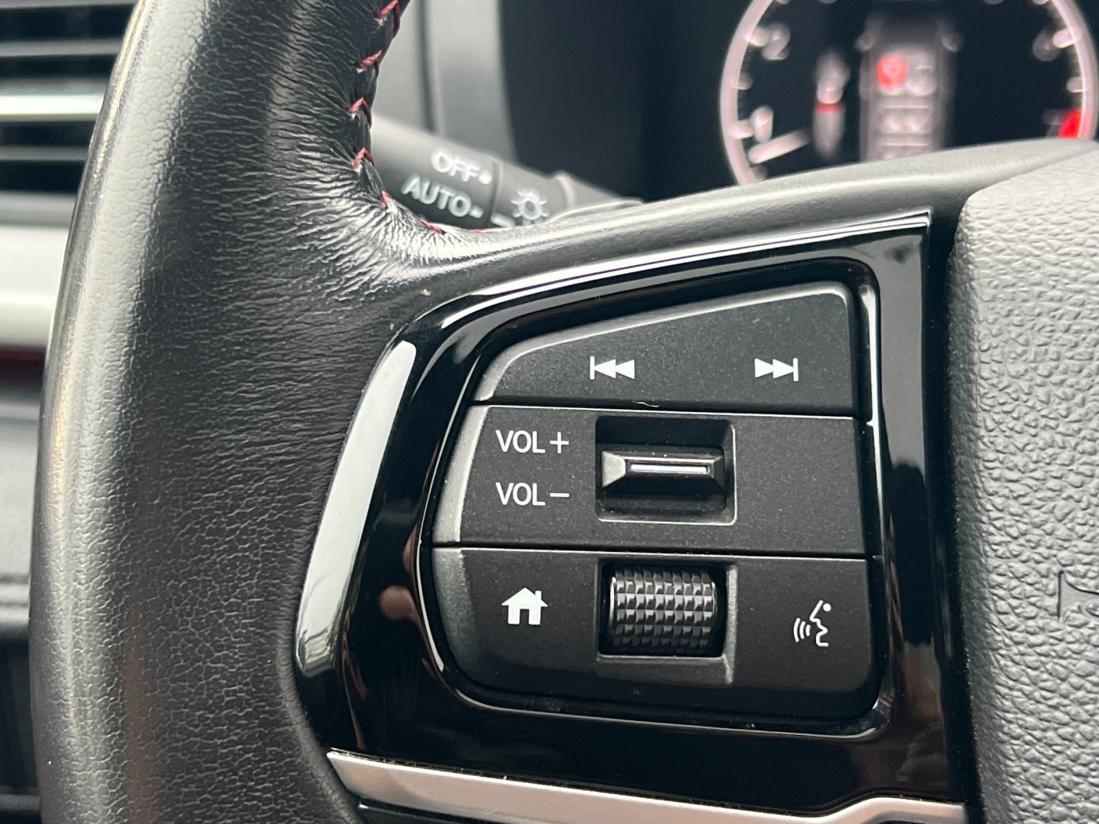 Used 2025 Honda Odyssey Sport-L image 29