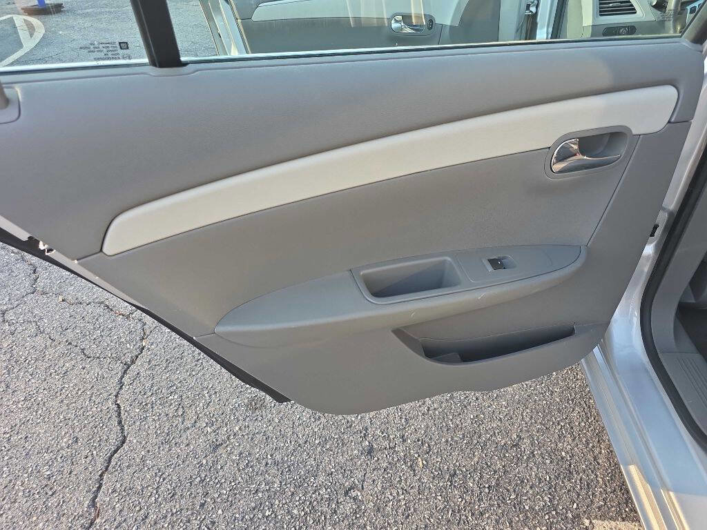 Used 2011 Chevrolet Malibu LS image 16