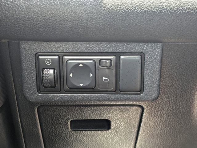 Used 2009 Nissan Versa Hatchback FWD image 23