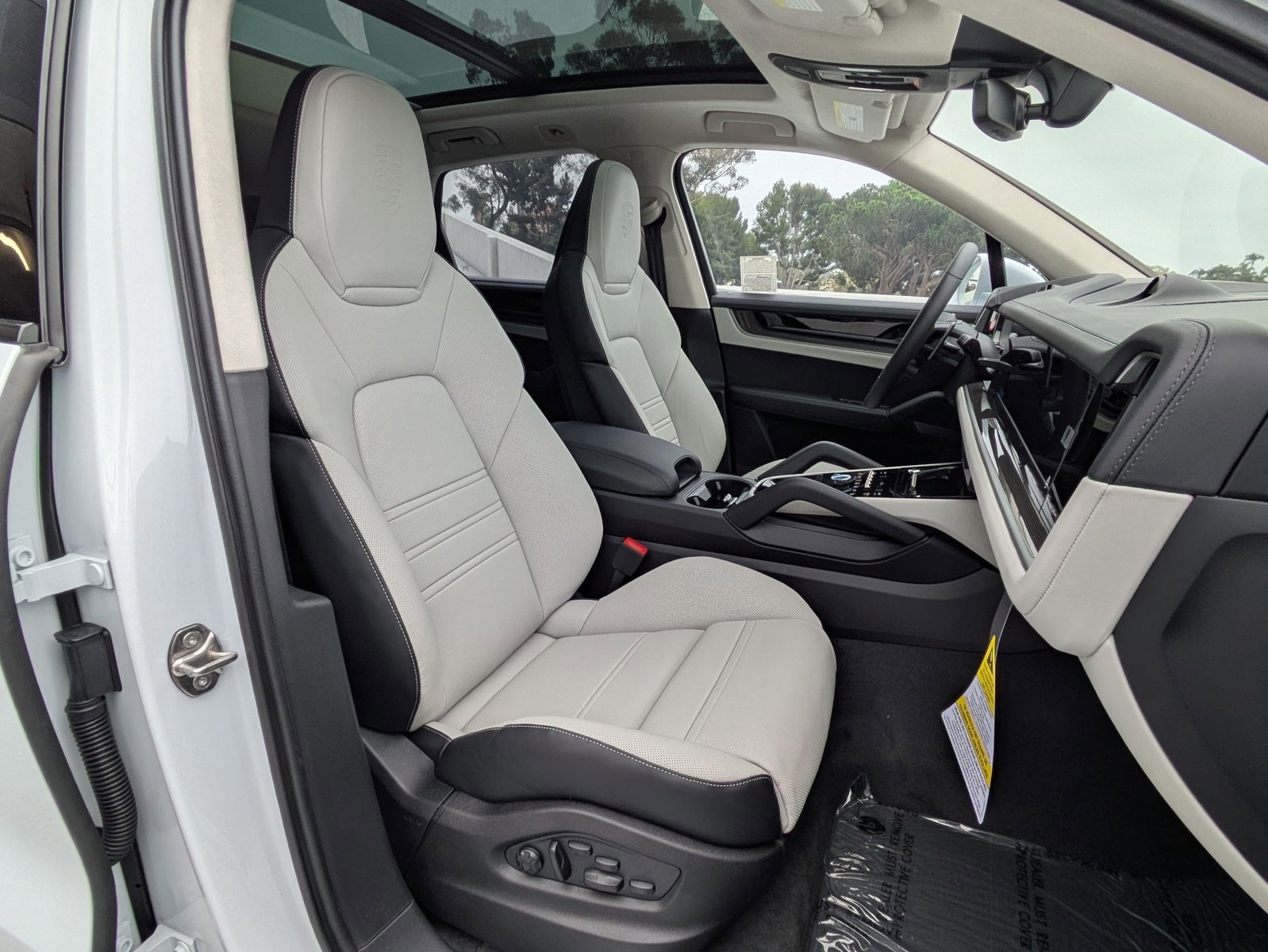 New 2026 Porsche Cayenne Turbo image 25