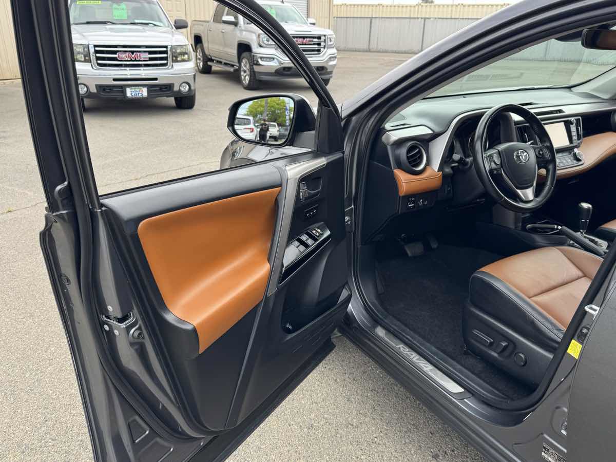 Used 2017 Toyota RAV4 Limited w/ Advanced Technology Package AWD/4WD image 23