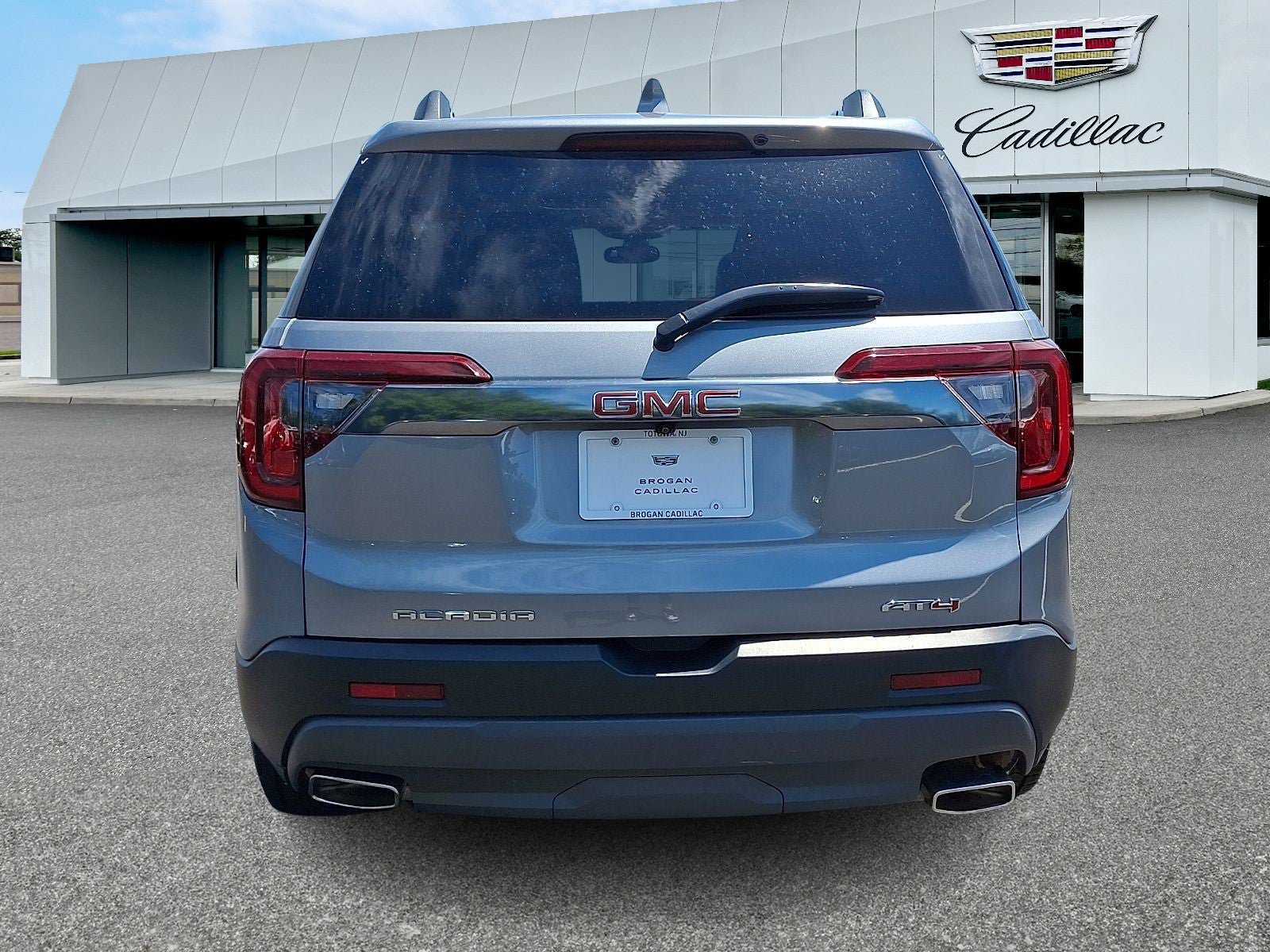 Used 2023 GMC Acadia AT4 w/ Technology Package AWD/4WD image 5