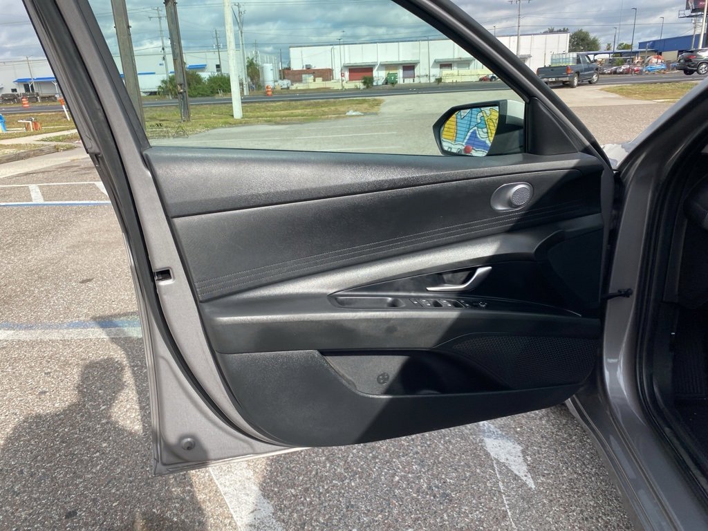 Used 2023 Hyundai Elantra SEL w/ Preferred Accessory Package image 10