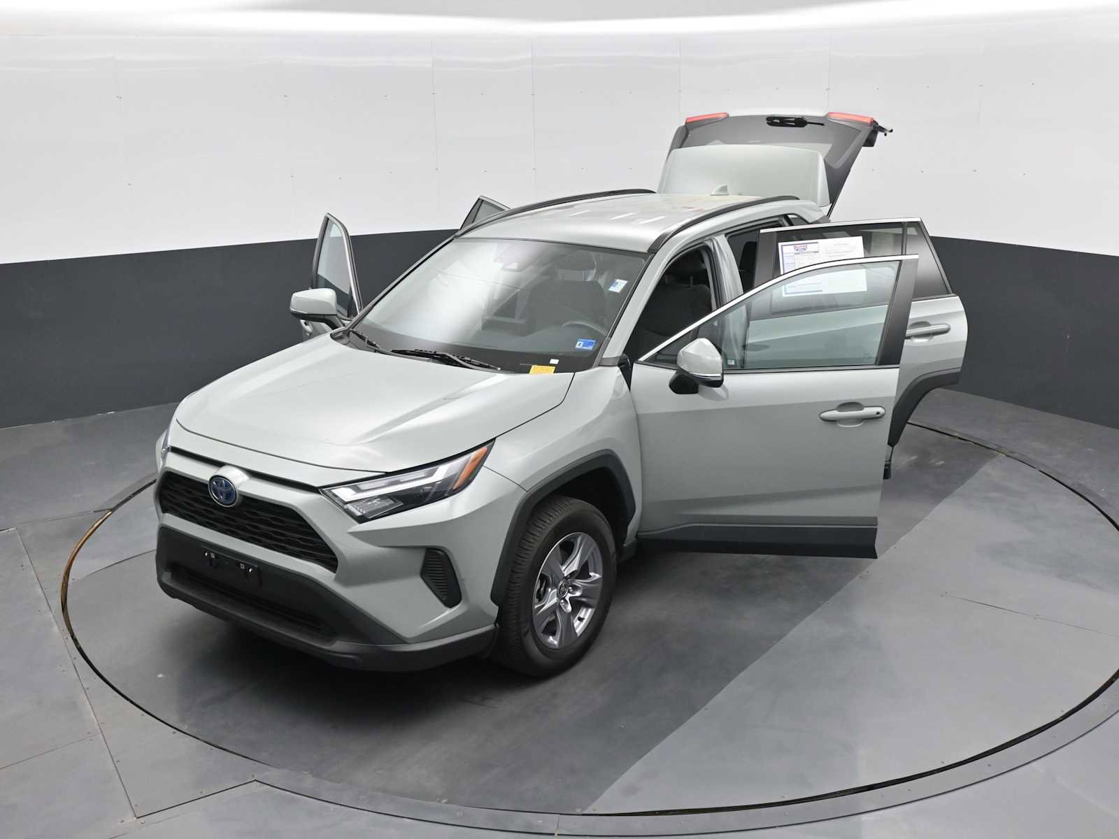 Used 2022 Toyota RAV4 XLE w/ XLE Grade Weather Package AWD/4WD image 30