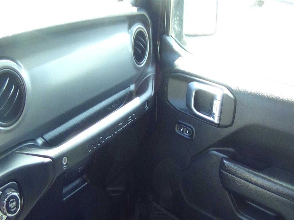 Used 2023 Jeep Wrangler Unlimited Sahara AWD/4WD image 32