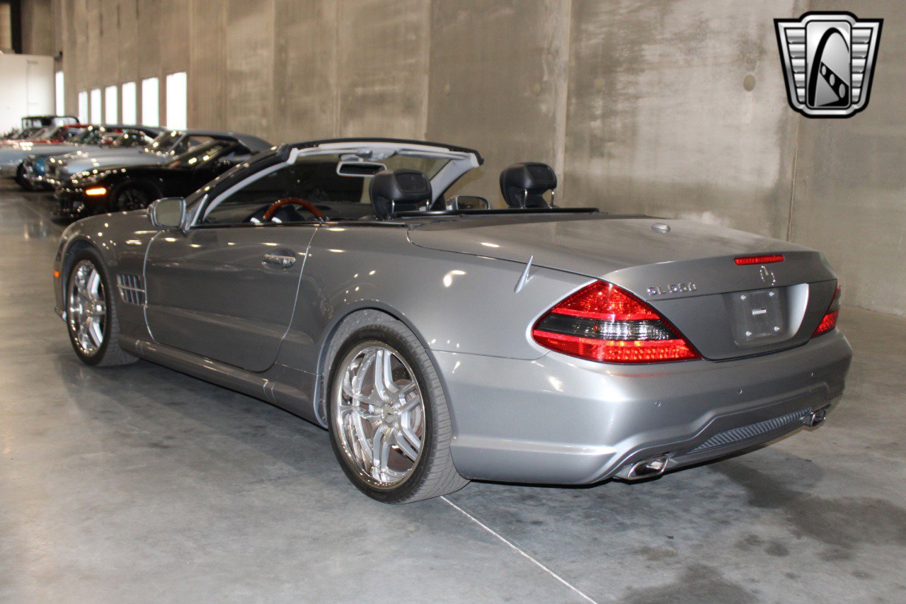 Used 2011 Mercedes-Benz SL 550 image 3