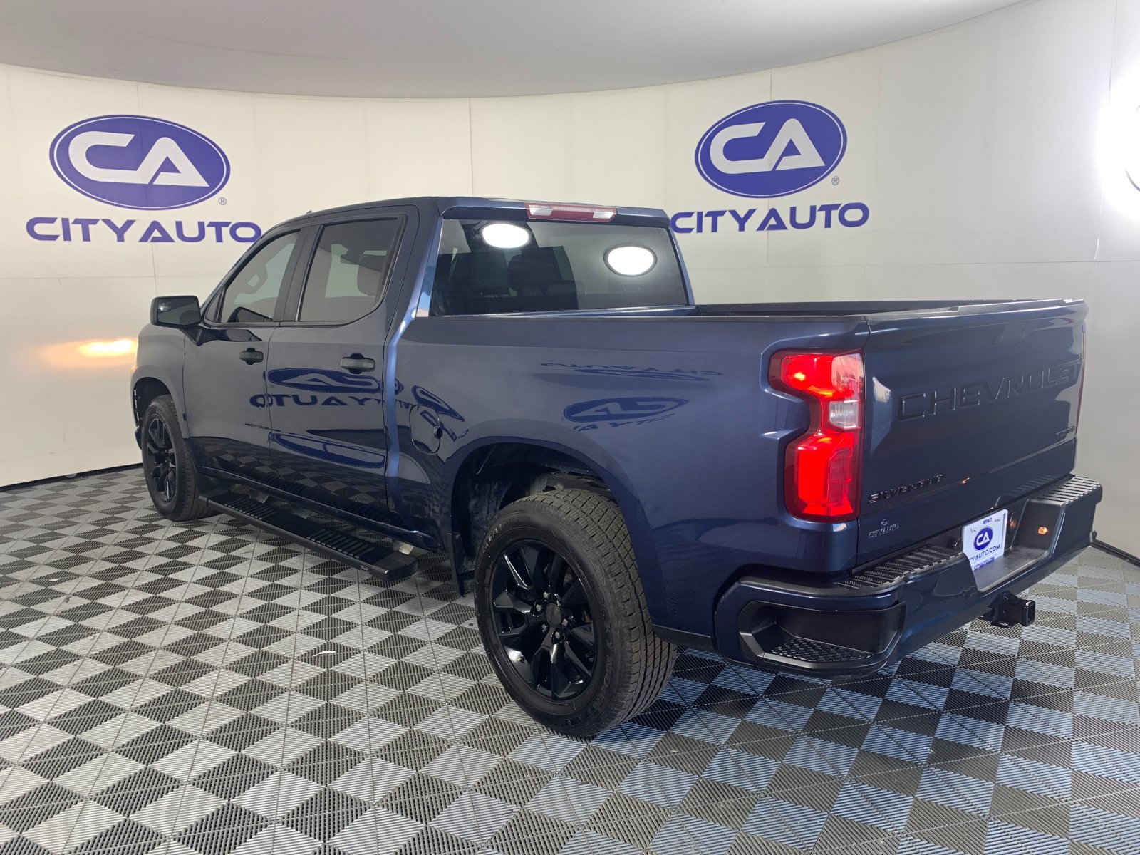 Used 2022 Chevrolet Silverado 1500 Custom w/ LPO, Dark Essentials Package RWD image 5