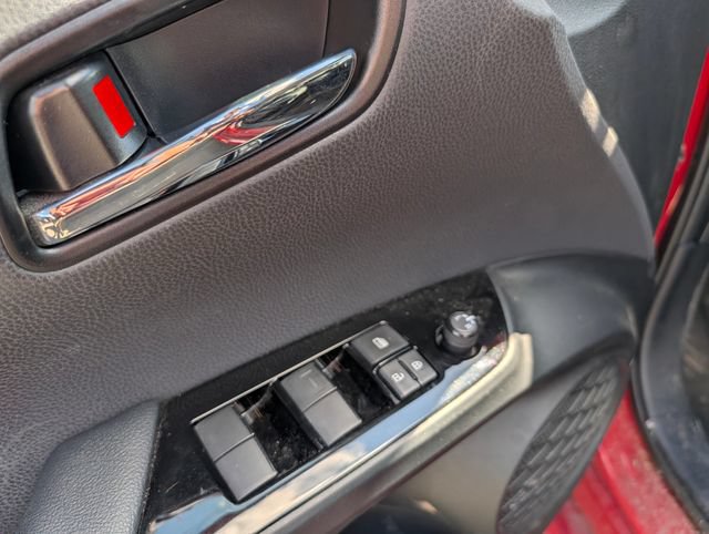 Used 2022 Toyota Prius Prime XLE FWD image 14