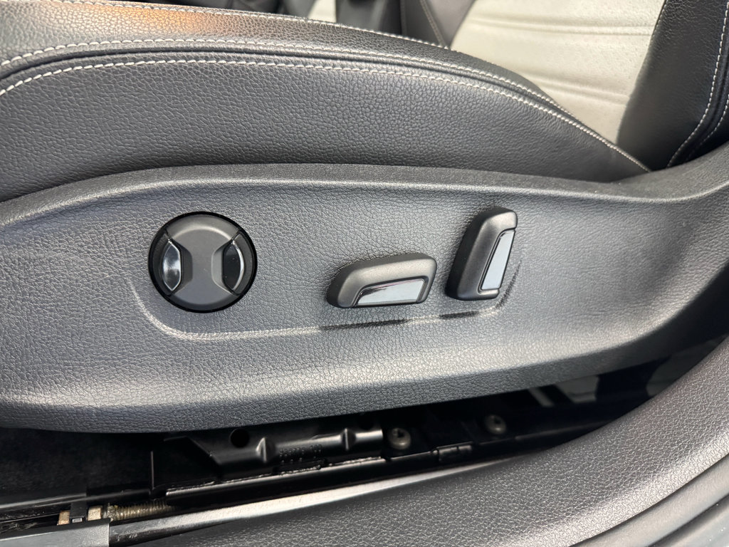 Used 2018 Volkswagen Passat 3.6 image 15