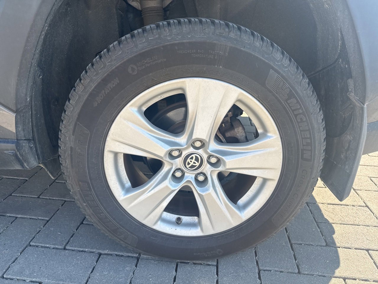 Used 2020 Toyota RAV4 XLE w/ Convenience Package image 11