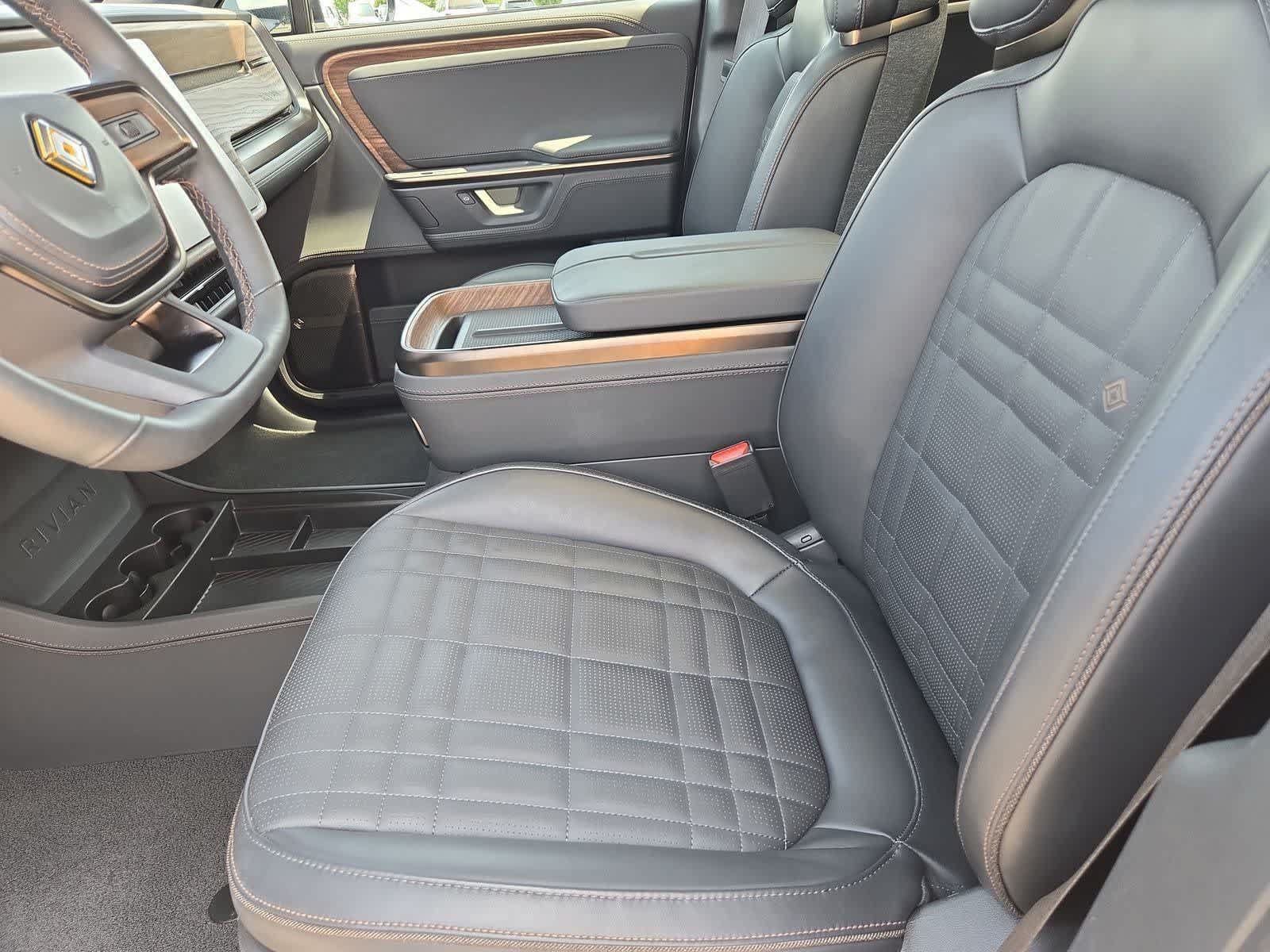 Used 2025 Rivian R1S Premium AWD/4WD image 16