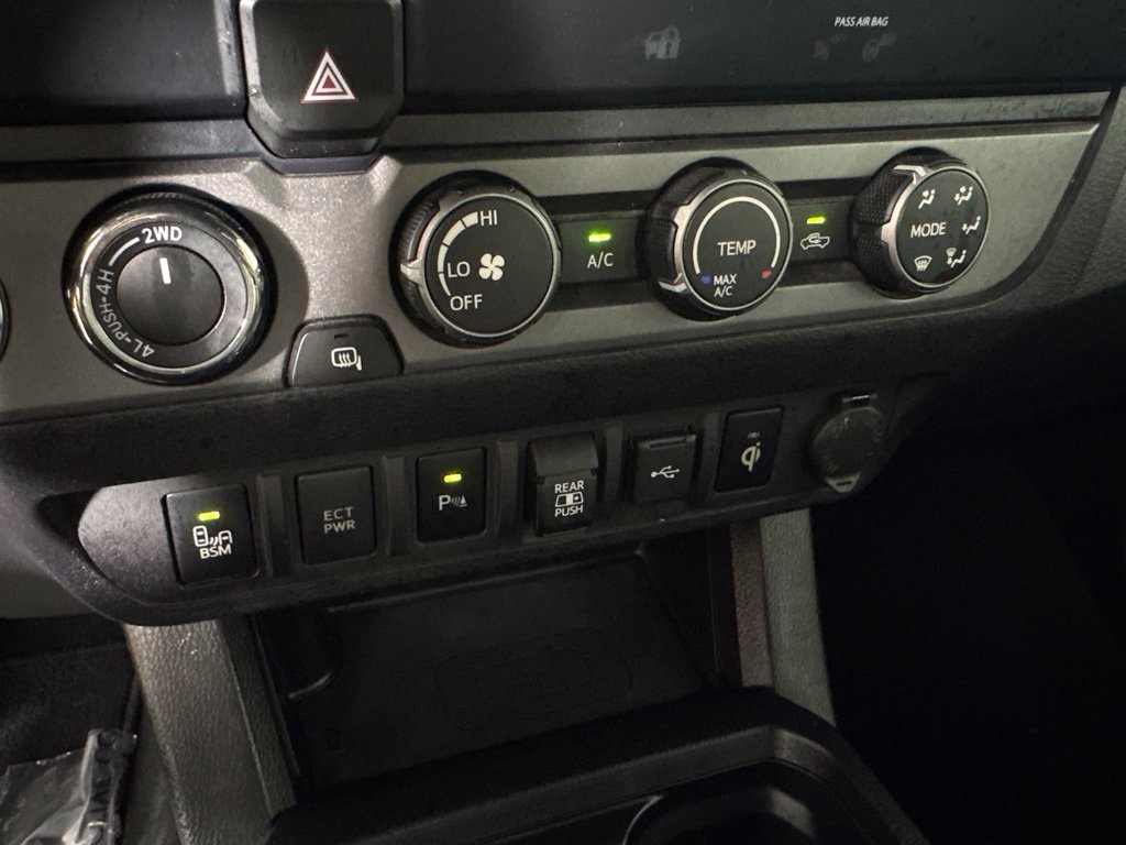 Used 2020 Toyota Tacoma TRD Sport w/ Technology Package AWD/4WD image 31