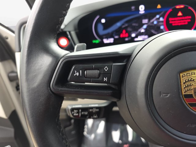 Used 2024 Porsche Cayenne AWD/4WD image 17