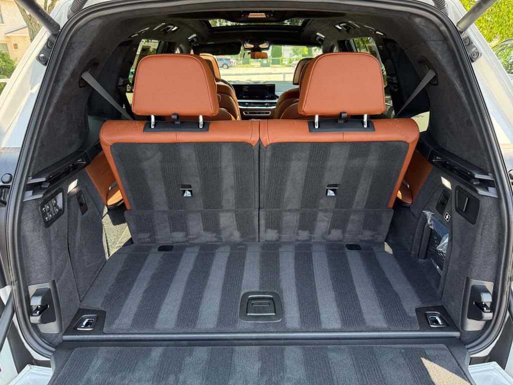 Certified 2025 BMW ALPINA XB7 AWD/4WD image 42