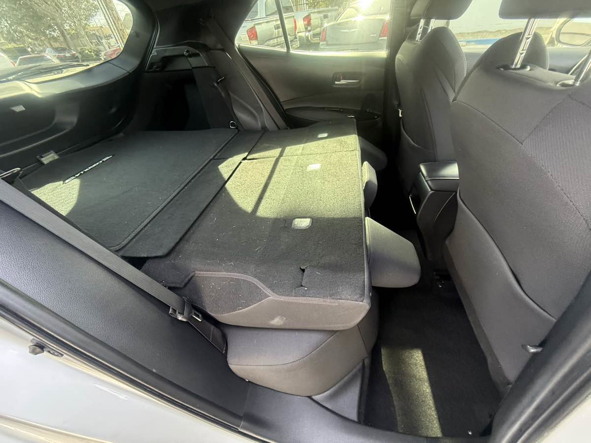 Used 2020 Toyota Corolla SE w/ Carpet Mat Package image 28