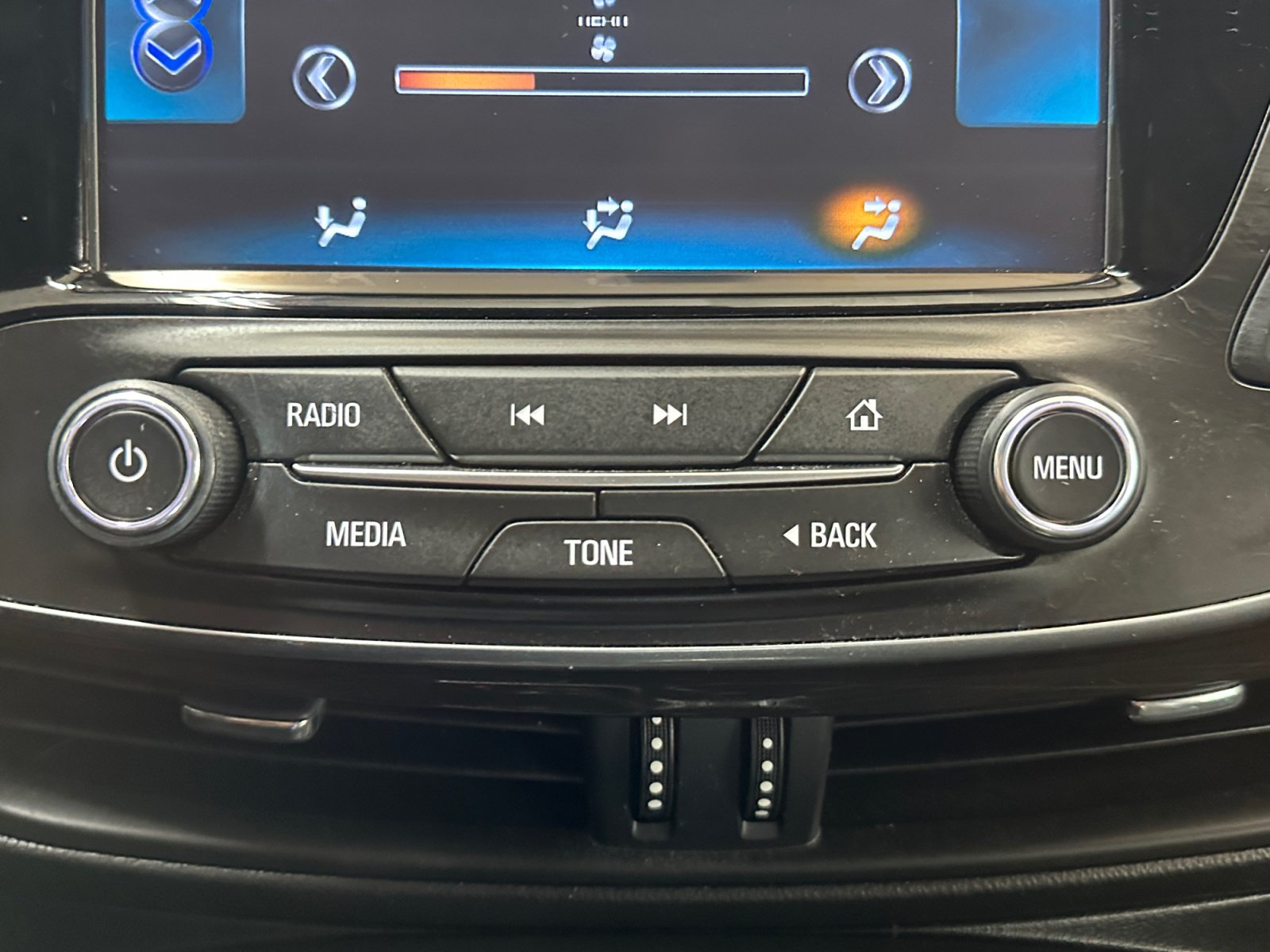 Used 2019 Buick Envision Essence FWD image 17