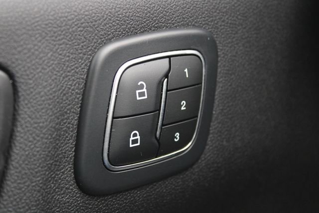 Used 2023 Ford Escape SE w/ PHEV Premium Package FWD image 4