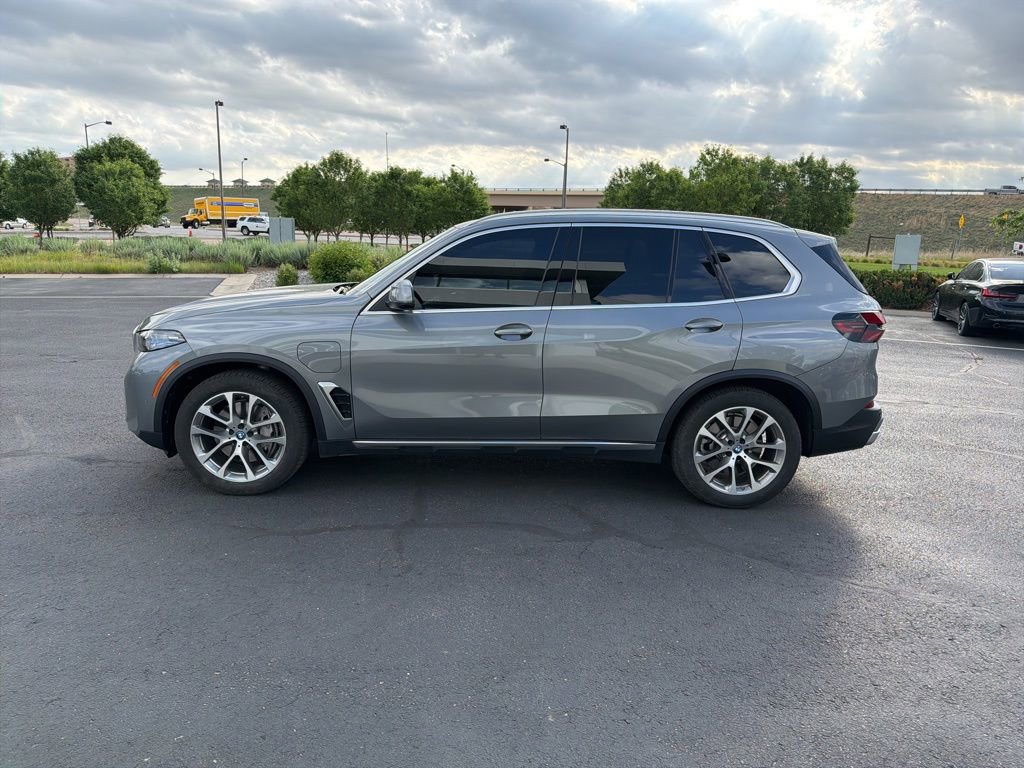 Used 2025 BMW X5 xDrive50e w/ Climate Comfort Package AWD/4WD image 2