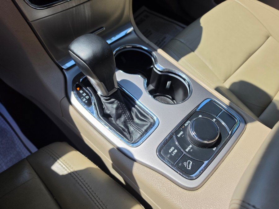 Used 2018 Jeep Grand Cherokee Limited AWD/4WD image 18