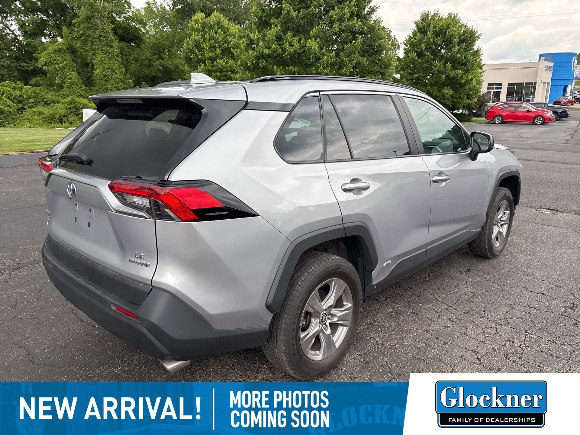 Used 2022 Toyota RAV4 LE AWD/4WD image 4