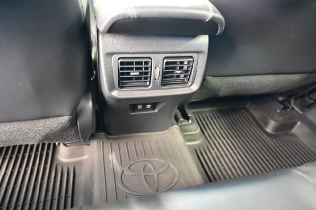 Used 2021 Toyota Venza XLE w/ Softex Package AWD/4WD image 30