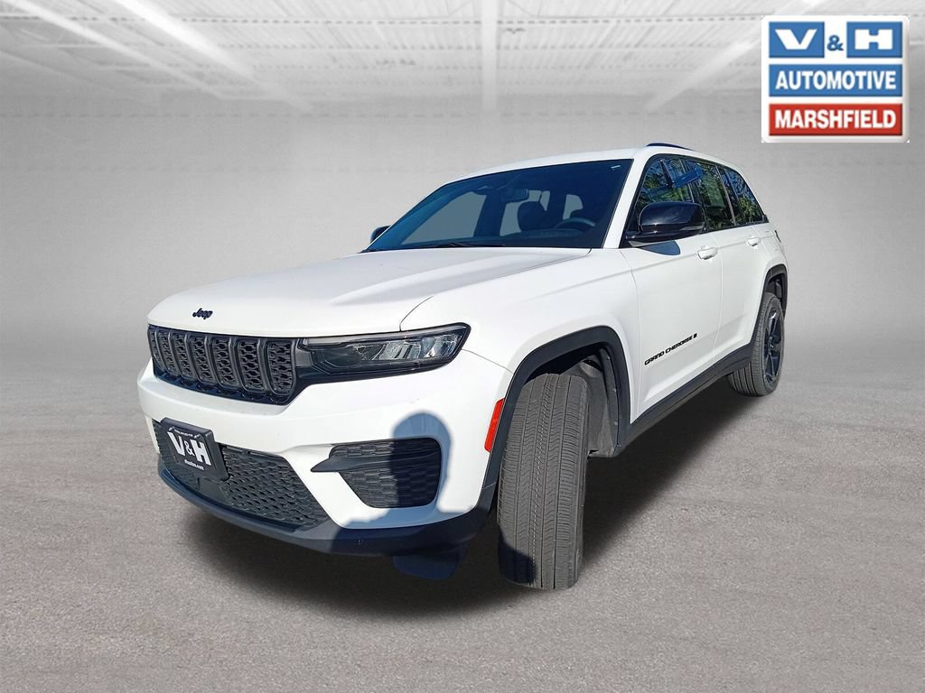 Used 2023 Jeep Grand Cherokee Altitude AWD/4WD image 30