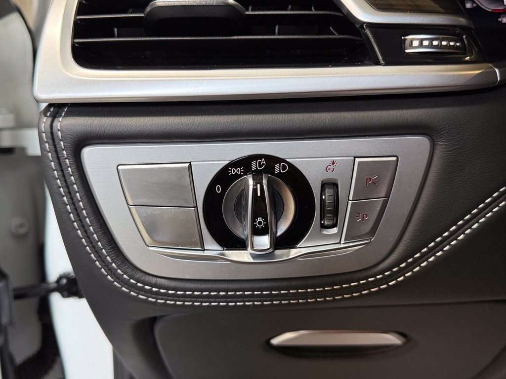 Used 2020 BMW M760i xDrive w/ Luxury Rear Seating Package AWD/4WD image 21