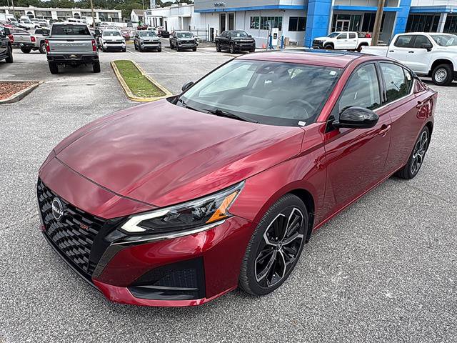 Used 2023 Nissan Altima 2.5 SR w/ SR Premium Package FWD image 2