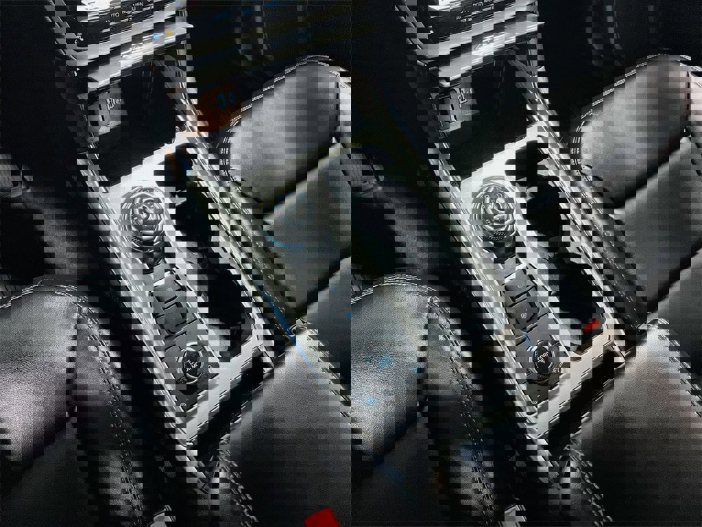 Used 2022 Ford Explorer XLT w/ Equipment Group 202A image 37