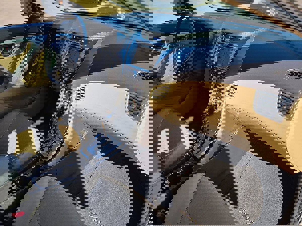 Used 2012 Hyundai Elantra Limited w/ Technology Pkg 5 image 14