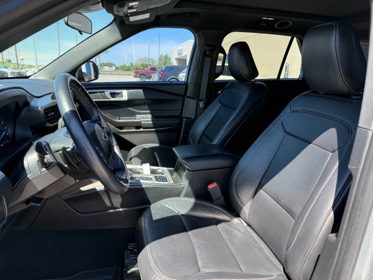 Used 2020 Ford Explorer XLT w/ Equipment Group 202A RWD image 9