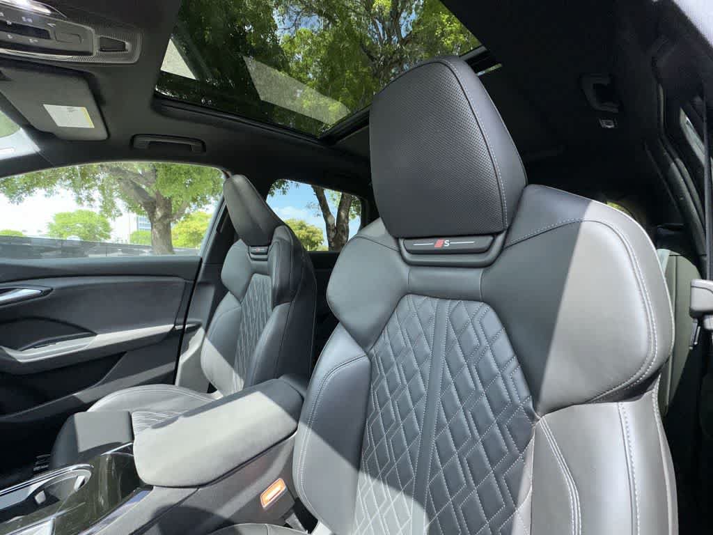 Used 2025 Audi SQ6 e-tron Prestige AWD/4WD image 14