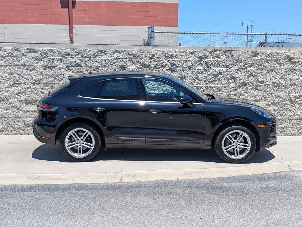 Certified 2024 Porsche Macan AWD/4WD image 8