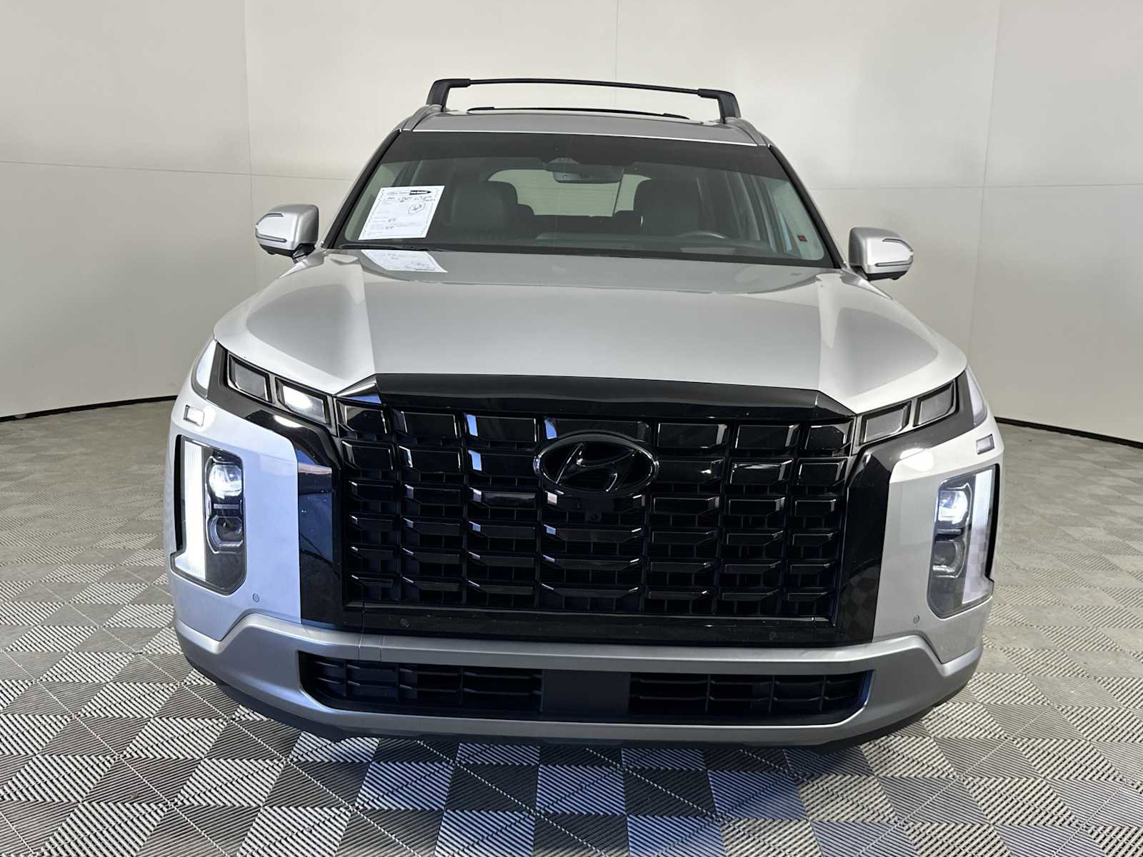 Used 2024 Hyundai Palisade Limited image 3