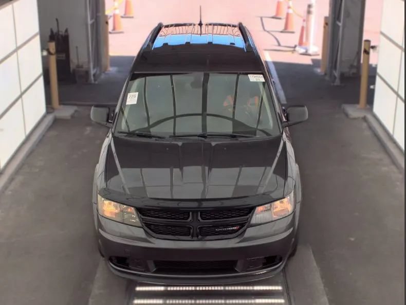 Used 2020 Dodge Journey SE w/ SE Popular Equipment Group FWD image 3