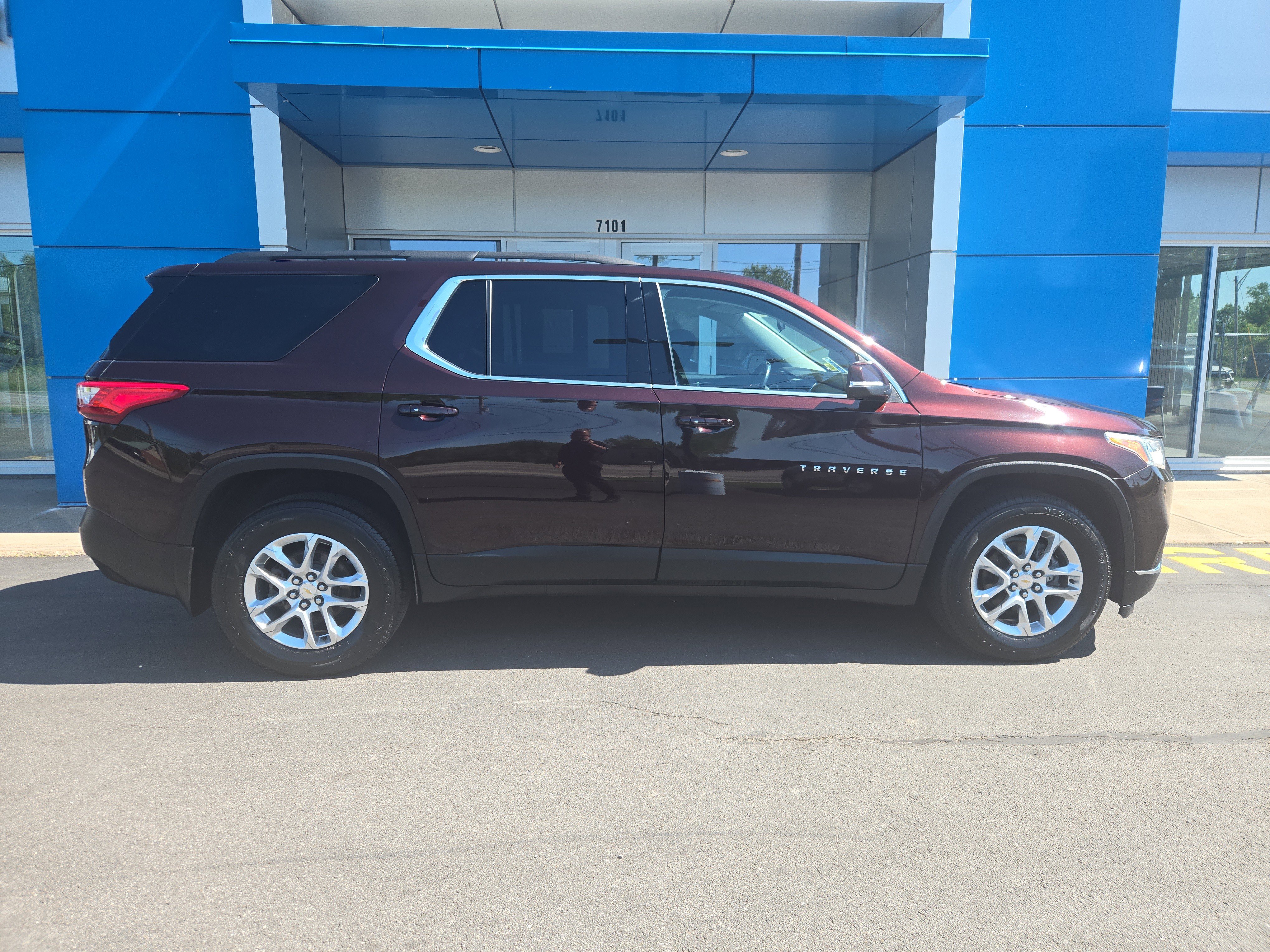 Used 2021 Chevrolet Traverse LT AWD/4WD image 16