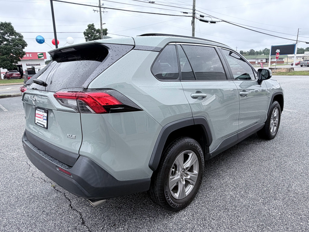 Used 2022 Toyota RAV4 XLE w/ Convenience Package FWD image 6