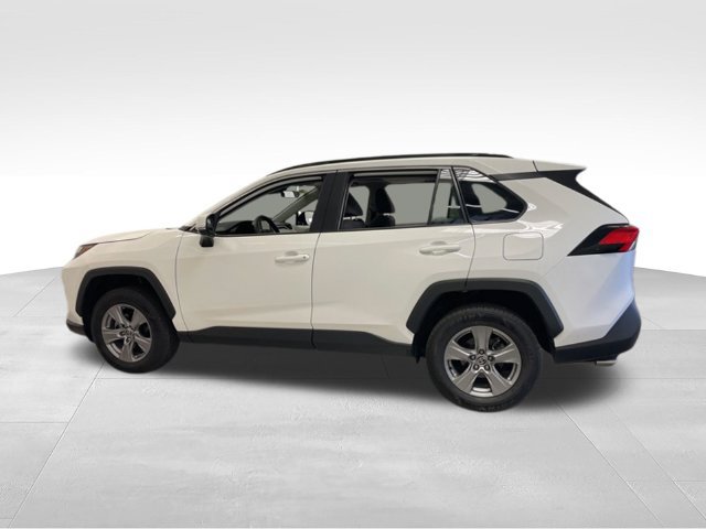 Used 2022 Toyota RAV4 XLE w/ Convenience Package AWD/4WD image 4