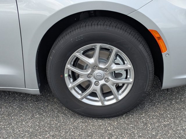 New 2026 Chrysler Pacifica Select FWD image 11