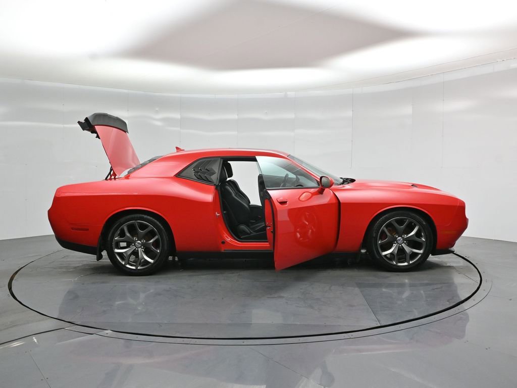 Used 2016 Dodge Challenger SXT Plus image 4