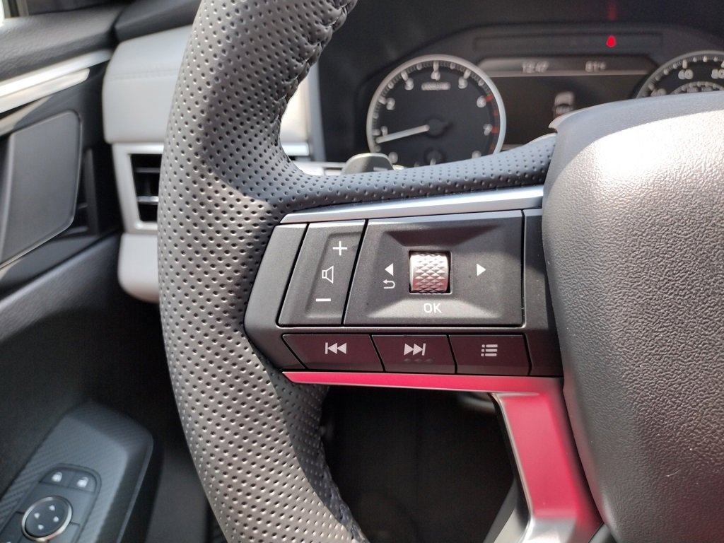 New 2025 Mitsubishi Outlander SE image 26