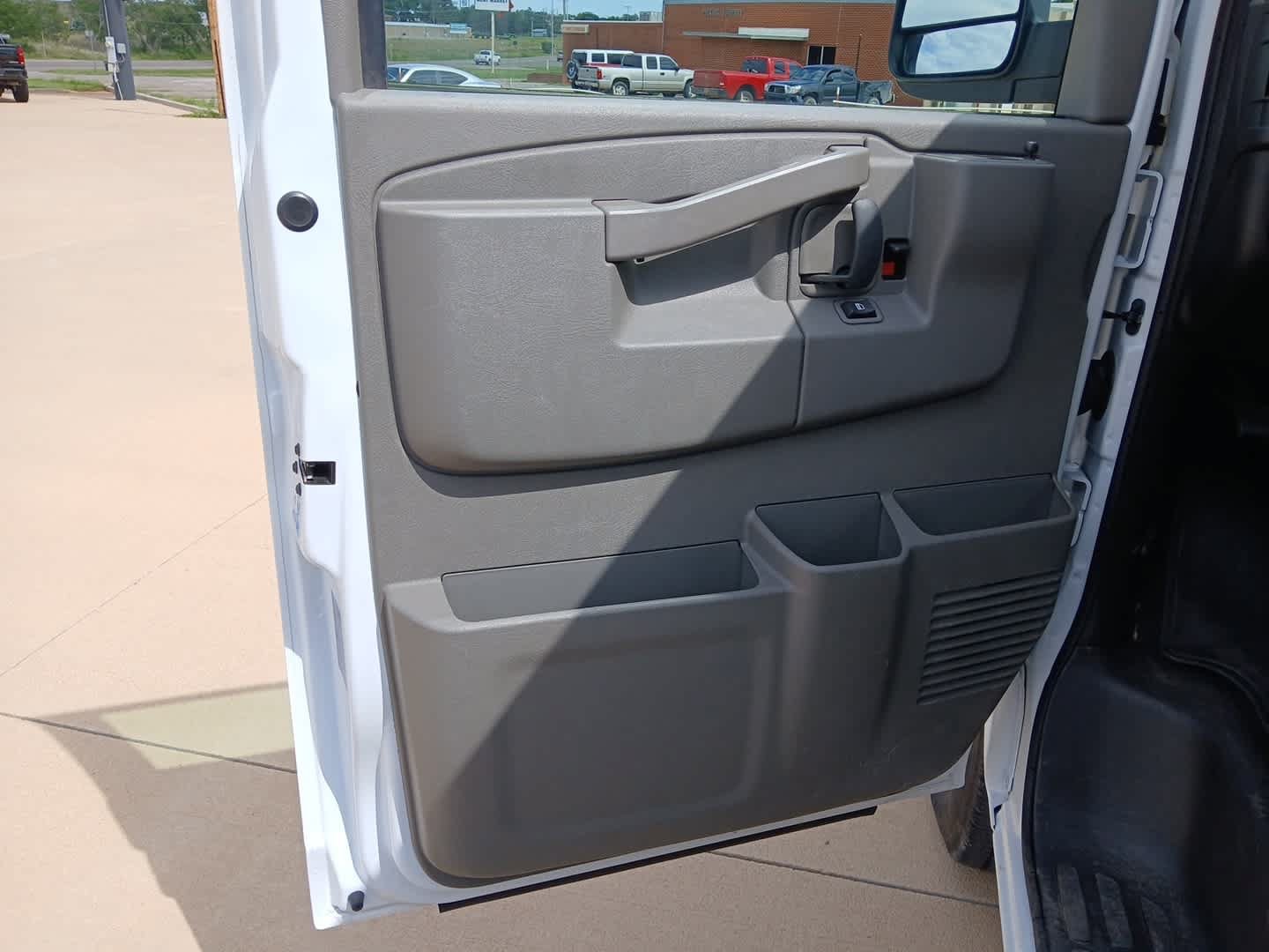 Used 2025 Chevrolet Express 3500 LS RWD image 16