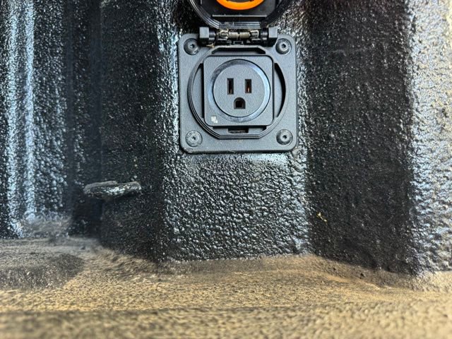 Used 2023 Chevrolet Silverado 1500 LT image 10