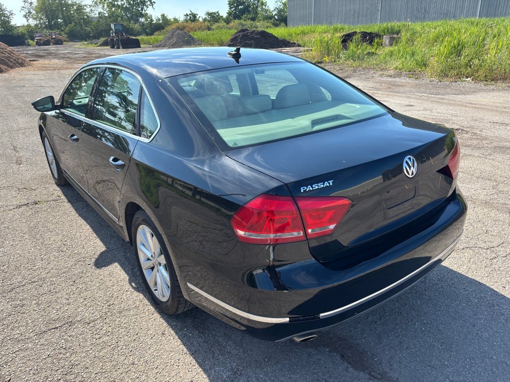 Used 2012 Volkswagen Passat 2.5 SEL FWD image 5
