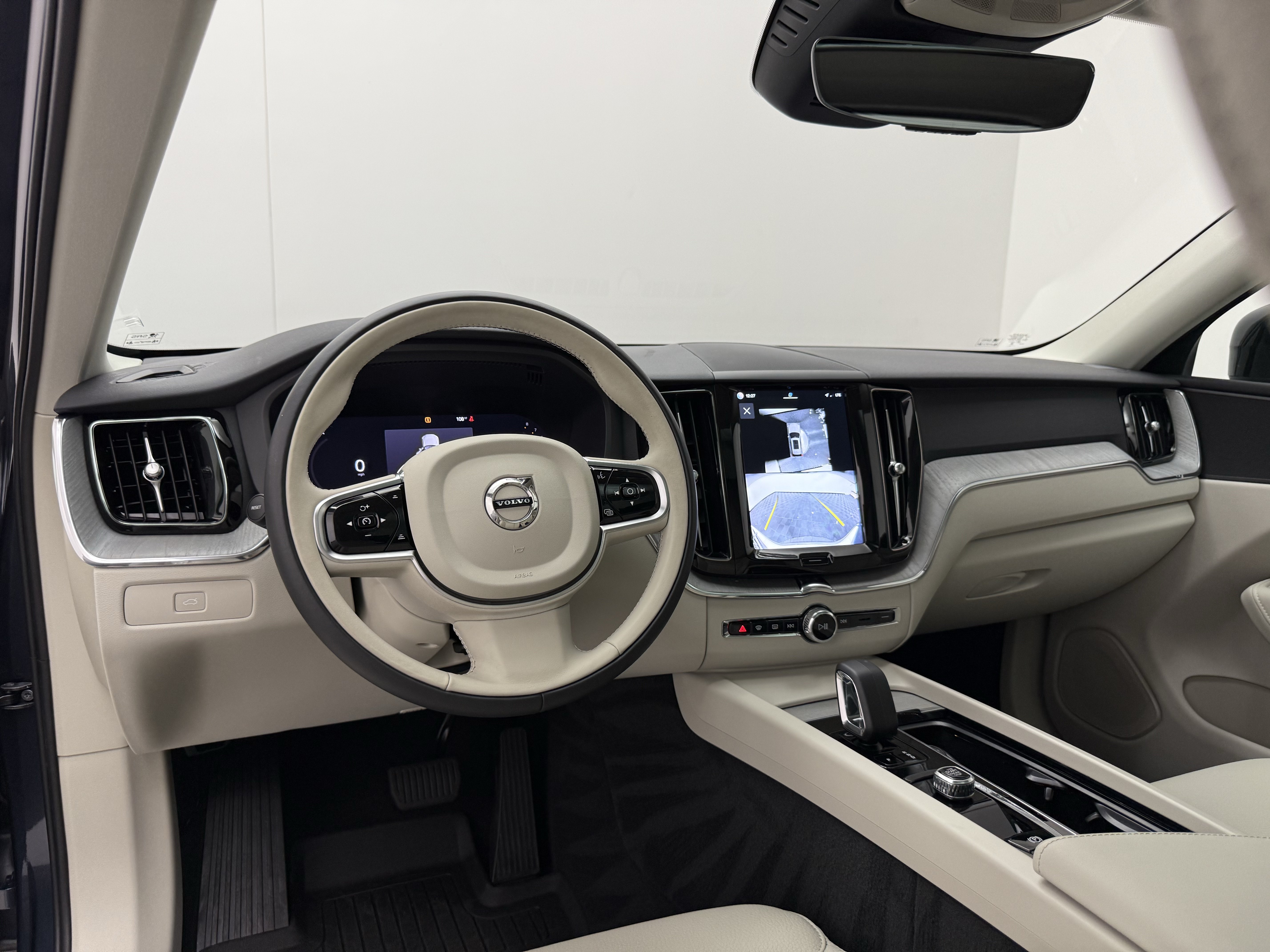 Certified 2025 Volvo XC60 B5 Plus w/ Protection Package Premier AWD/4WD image 23