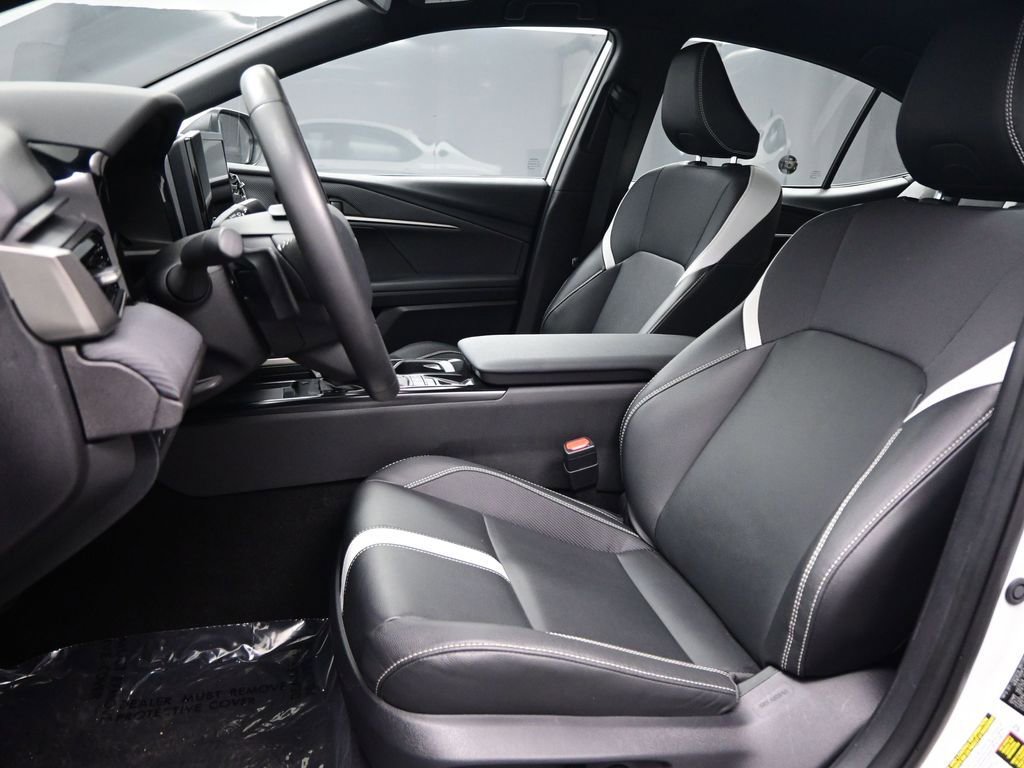 Used 2025 Toyota Camry SE w/ Convenience Package image 9